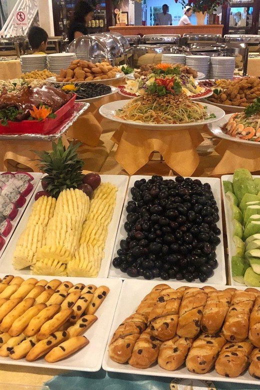 dinner-on-cruise-saigon-river-group-tour