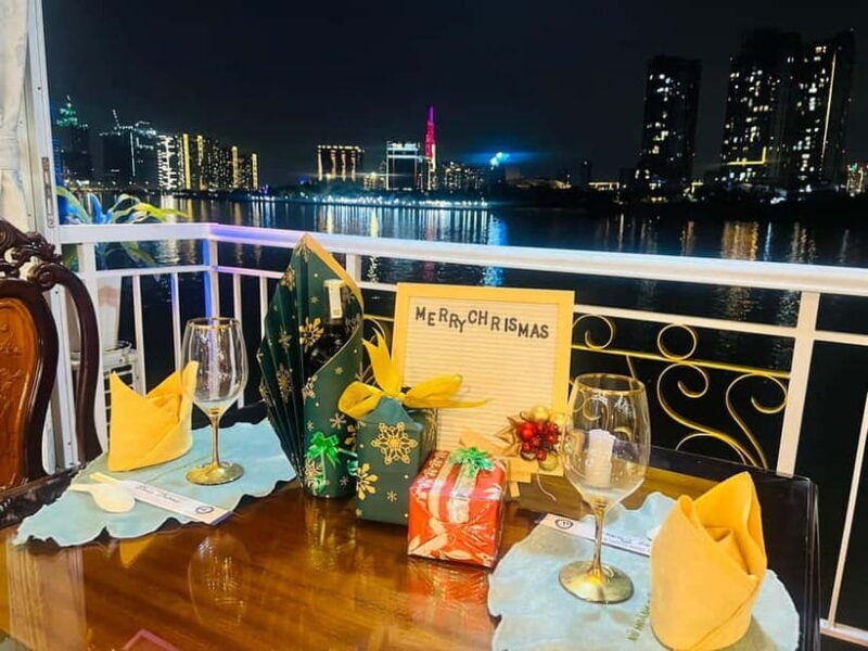 Dinner on Cruise with Buffet/Set menu with live music - Authentic Insights from Past Travelers