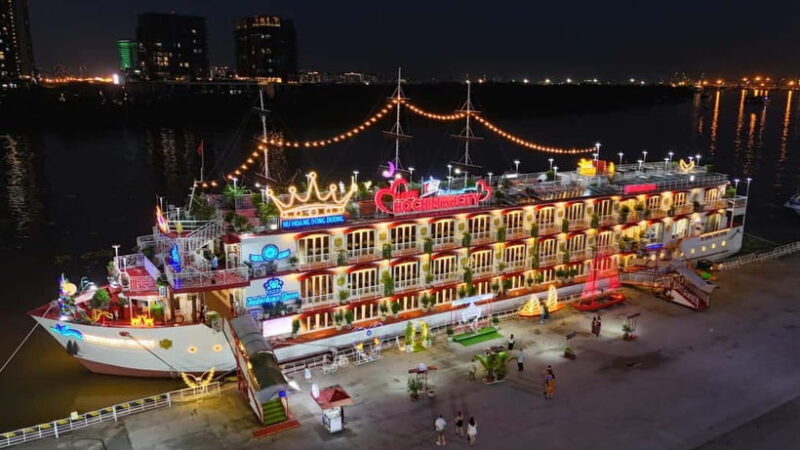 Dinner on Cruise with Buffet/Set menu with live music - Who Should Consider This Tour?