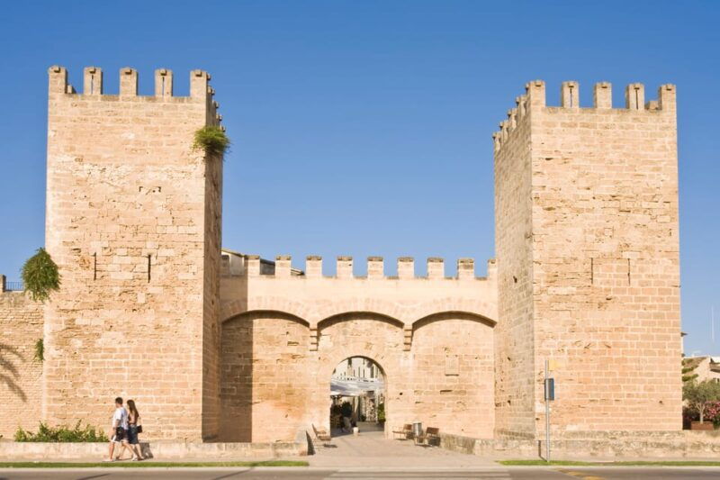 discover-alcudias-hidden-gems-walking-tour-of-the-old-town