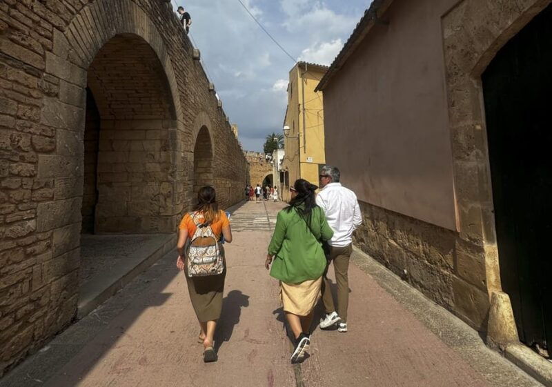 discover-alcudias-hidden-gems-walking-tour-of-the-old-town