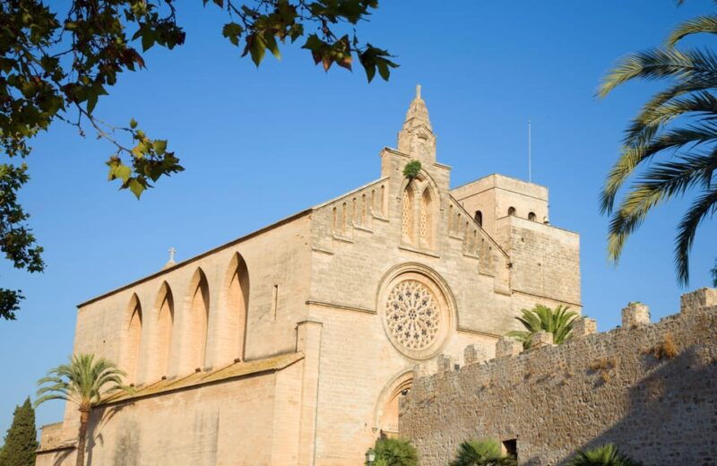 discover-alcudias-hidden-gems-walking-tour-of-the-old-town