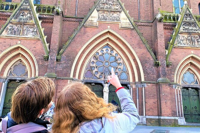 discover-amsterdams-city-center-in-this-outside-escape-game-tour