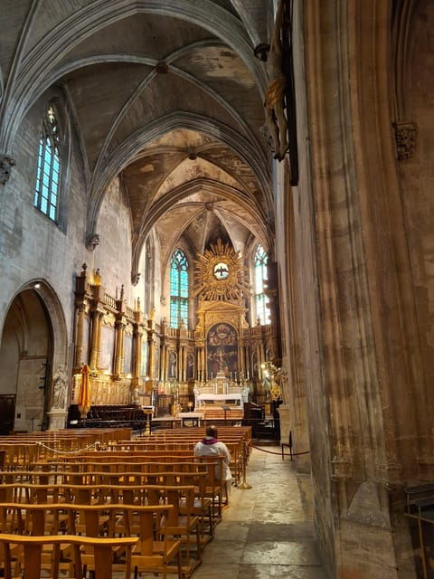 discover-avignon-combined-with-unique-food-wine-tasting