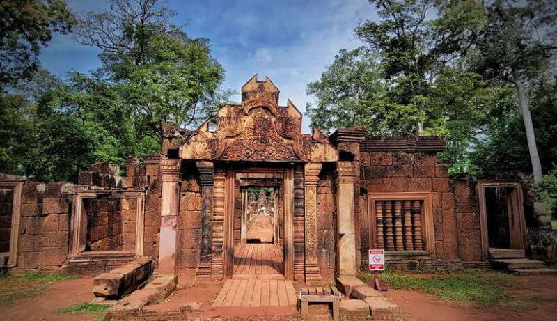 discover-banteay-srei-kbal-spean-local-village-adventure