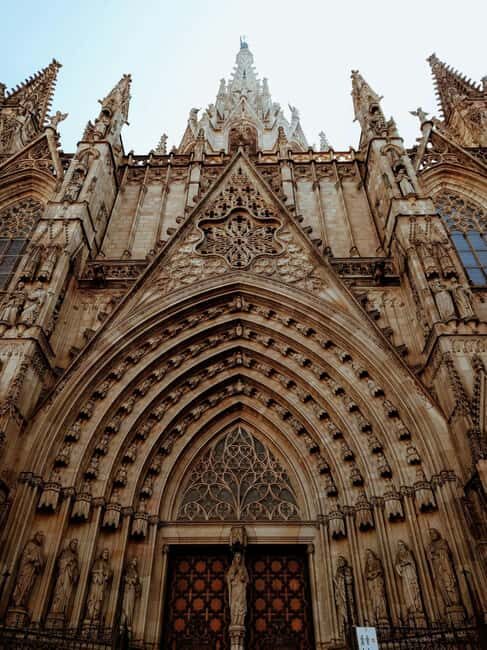 "Discover Barcelona: Private Tour in Arabic with Expert Guide" - What’s Included and Practical Details