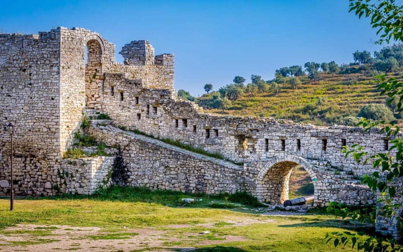 "Discover Berat: Explore By Walking" - The Neighborhoods of Mangalem and Gorica