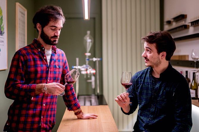 discover-bordeaux-vineyard-special-wine-tasting-with-two-cellar-men-brothers