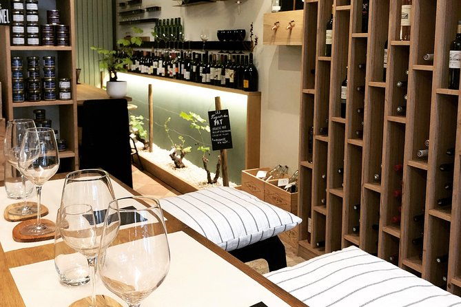 discover-bordeaux-vineyard-special-wine-tasting-with-two-cellar-men-brothers