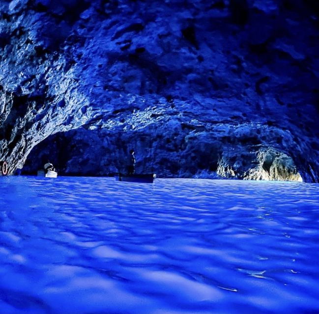 discover-capris-hidden-gems-group-tour-boat-experience