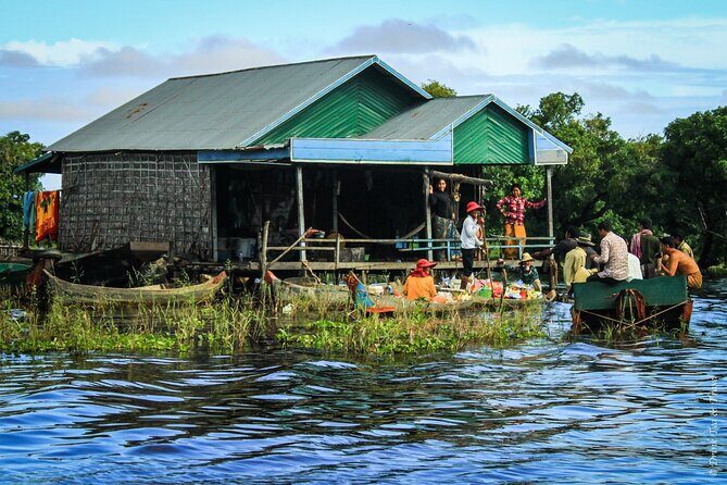 discover floating villages and tonle sap lake by boat - The Sum Up