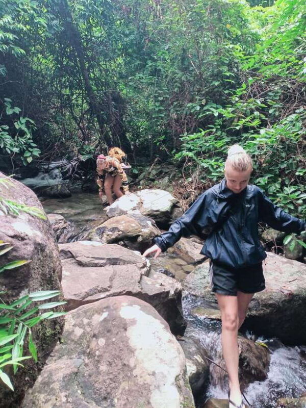 discover-hidden-waterfall-include-khmer-noodle-and-cake