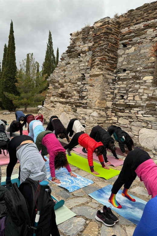 discover-inner-peace-exclusive-yoga-sessions-in-santorini