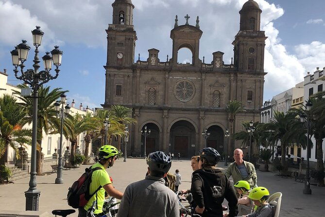 discover-las-palmas-city-by-bike-in-4-hours
