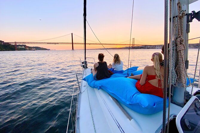 discover-lisbon-sunset-tagus-river-sailing-tour