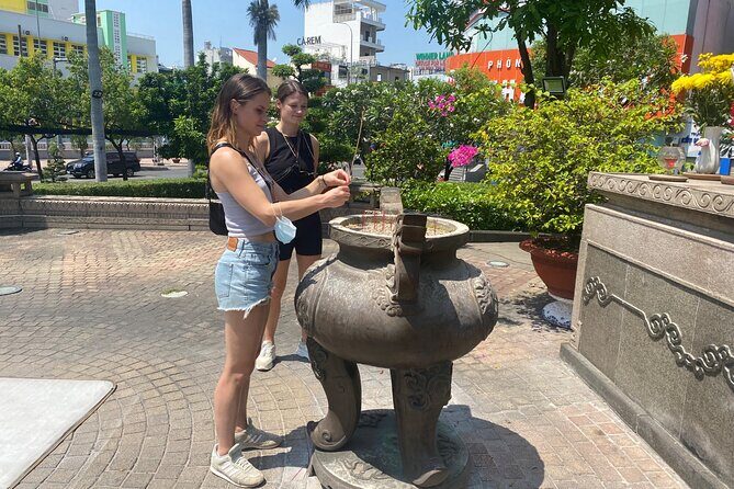 discover off the beaten path city Tours with university students - FAQ