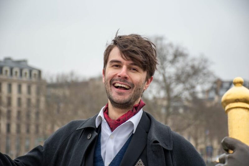 discover-olympic-paris-guided-tour-with-an-actor-guide