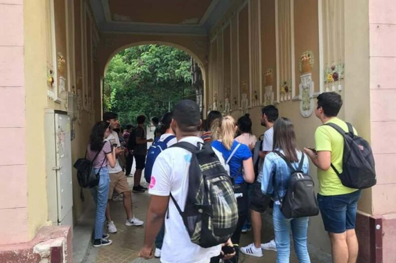 Discover Oradea - Walking Tour with Local Food Tasting - Key Points