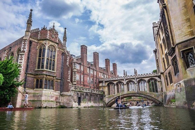 discover-oxford-and-cambridge-with-guide-from-london-by-coach