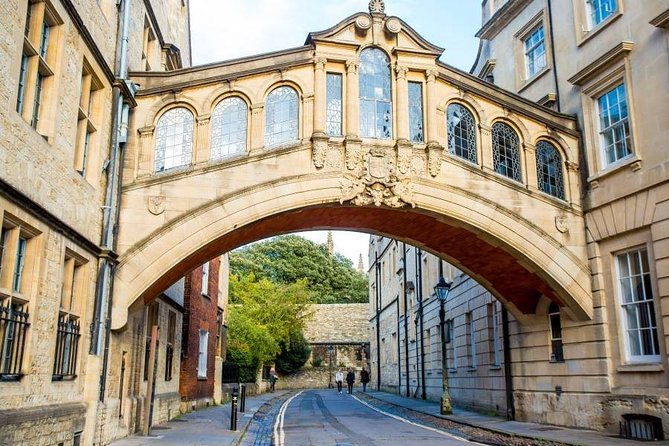 discover-oxford-and-cambridge-with-guide-from-london-by-coach