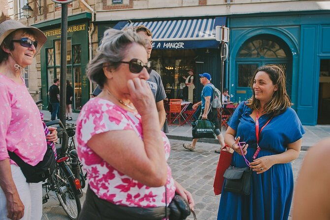 discover-paris-by-night-bohemian-walking-tour