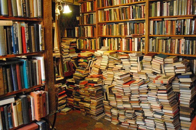 discover-paris-by-night-bohemian-walking-tour