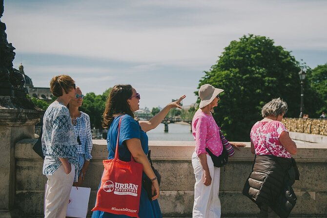 discover-paris-by-night-bohemian-walking-tour