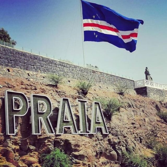 Discover Praia from a Locals Perspective with Lunch - Exploring Praia Through Its Markets and Streets