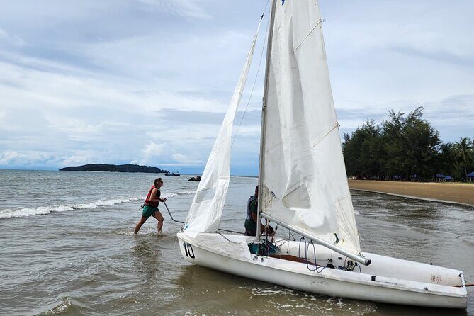 Discover Sailing Experience in Tanjung Aru Beach - Who Should Consider This Tour?