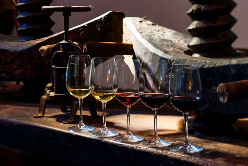 discover-santorini-prehistoric-akrotiri-winery-tour