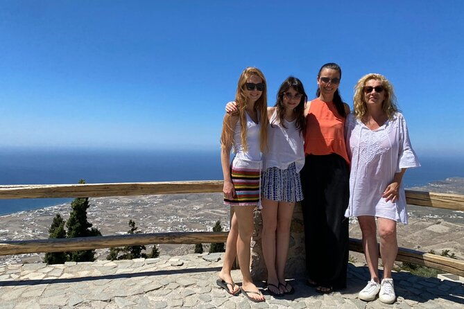 discover-santorini-private-tour-with-a-local-driver