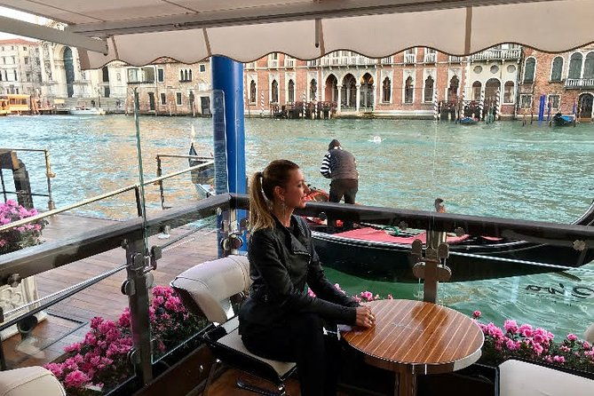 discover-secrets-and-hidden-gems-of-venice-with-a-local-sightseeing-small-group