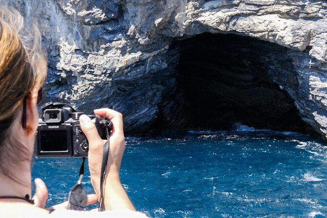 discover-secrets-of-the-sea-swimming-cave-and-underwater-vision