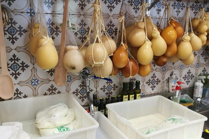 discover-sorrento-food-walking-tour-lemons-cheeseolive-oil