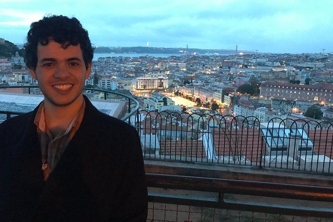 discover-the-charm-of-the-historic-part-of-lisbon-aboard-the-pink-tuk