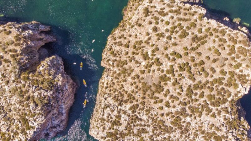 discover-the-grottos-and-caves-in-a-sup-guided-tour