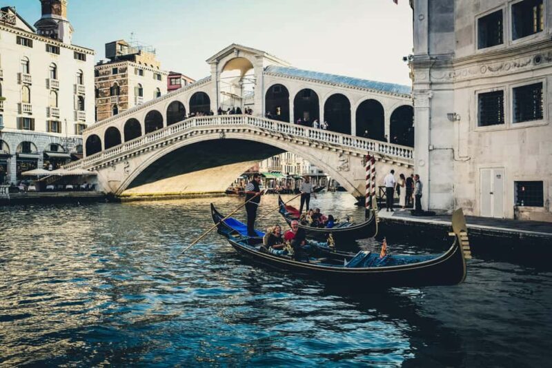 Discover the Hidden Gems of Venice: Guided Walking Tour - Discovering Hidden Squares and Iconic Landmarks