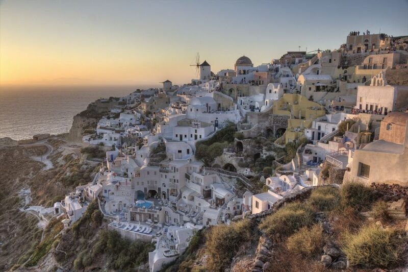 discover-the-island-of-santorini-in-six-hours-with-locals