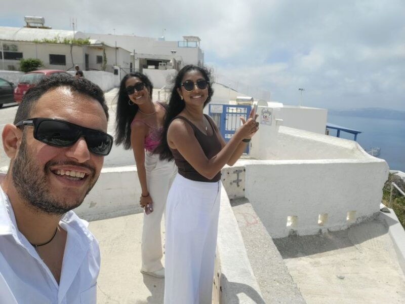 discover-the-island-of-santorini-in-six-hours-with-locals