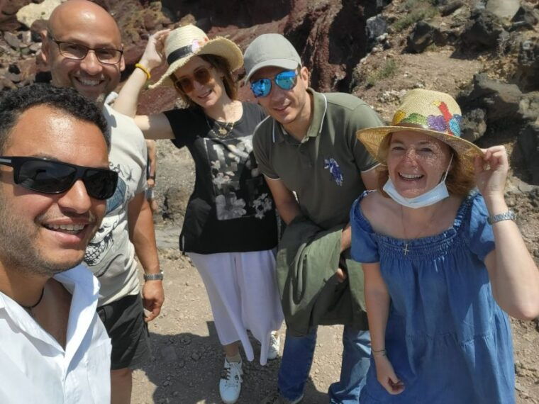 discover-the-island-of-santorini-in-six-hours-with-locals