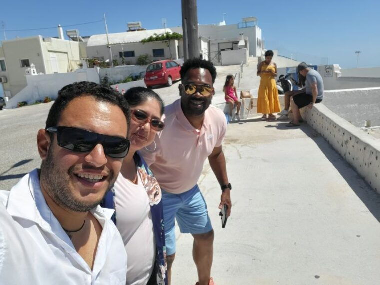 discover-the-island-of-santorini-in-six-hours-with-locals