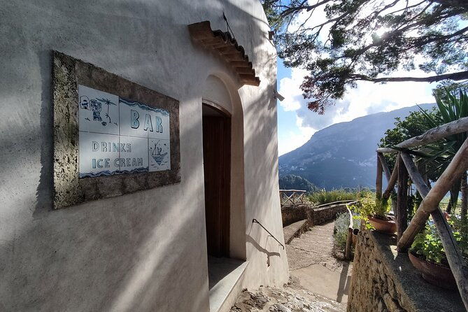 discover-the-magic-of-the-amalfi-and-sorrento-coast-by-vespa