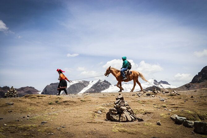 discover-the-rainbow-mountain-on-horseback-meals-private