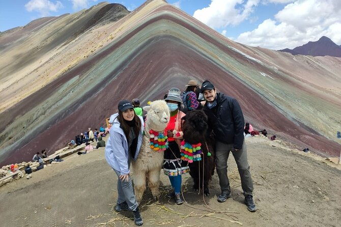 discover-the-rainbow-mountain-on-horseback-meals-private