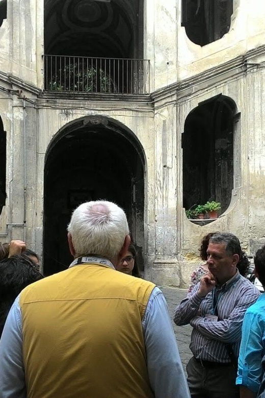 discover-the-rione-sanita-with-insolitaguida-2