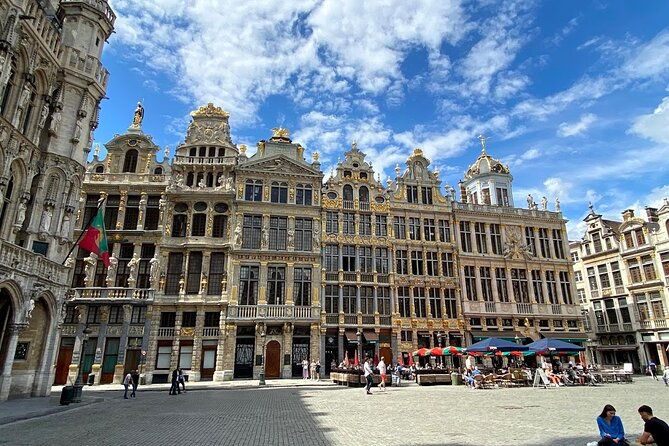 discover-the-secrets-of-brussels-while-playing