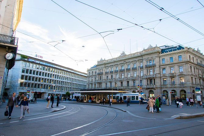 discover-the-zurich-banking-scene-with-a-local