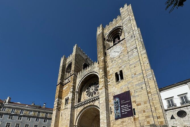 discover-tuk-tuk-old-lisbon