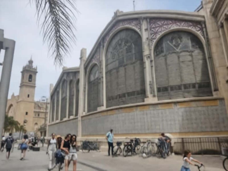 Discover Valencia yourself with a Playful walking tour! - What are the pros and cons?