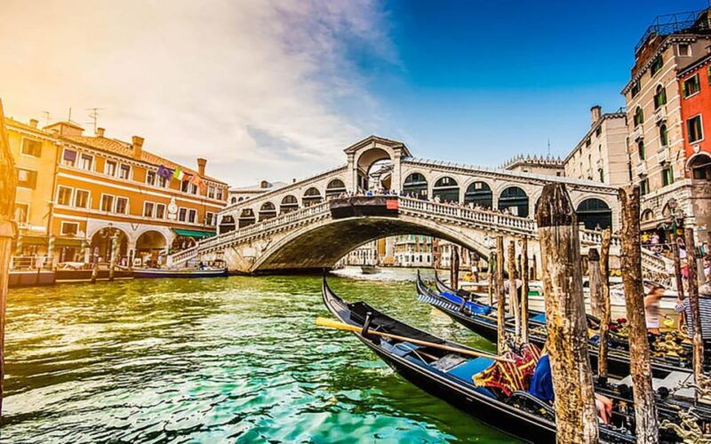 discover-venice-morning-san-marco-campo-formosa-gondola